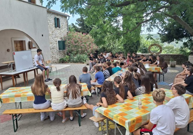 Javni poziv za sudjelovanje u aktivnosti „STEM istraživači: Mala znanstvena pustolovina“ projekta „Level Up STEM: Istraži, nauči, stvori!“ u kolovozu 2026.
