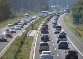 Zašto se na ravnoj autocesti stvaraju gužve iako nema nesreće ni radova? Ovo je pravi uzrok, a ne ono što mnogi misle