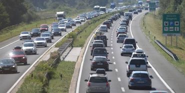Zašto se na ravnoj autocesti stvaraju gužve iako nema nesreće ni radova? Ovo je pravi uzrok, a ne ono što mnogi misle