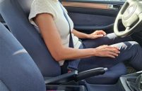 U Zelenoj Laguni prešla na suprotnu stranu kolnika, udarila u teretni automobil i izletjela kroz prozor suvozača :(