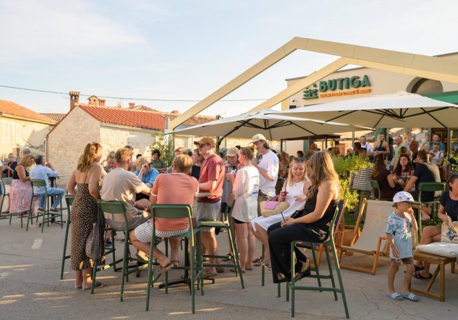 Ljeto u Kašteliru još traje – dva nova Friday Tastinga donose lokalne okuse, glazbu i druženje