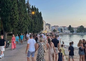 Poreč u prvih 15 dana kolovoza: 73.000 turističkih dolazaka i 450.000 noćenja, dnevno oko 30.000 gostiju