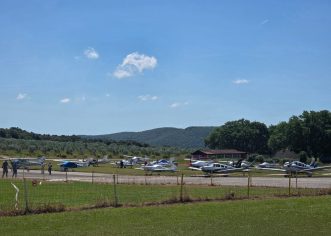 Priopćenje za javnost iz Aerokluba Vrsar: “Pedeset godina gradili smo aerodrom vlastitim novcem. Općinske vlasti nisu dale ni centa, ali nas žele izbaciti”