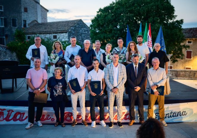 Dva desetljeća samostalne Općine Funtana obilježena priznanjima zaslužnima i emotivnim oproštajem od župnika
