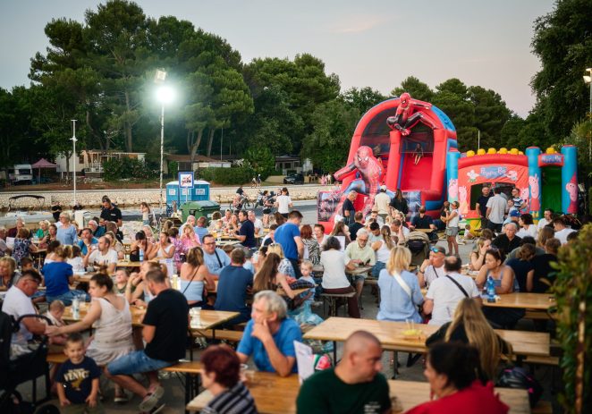 Riva u Funtani u petak ponovno u ritmu Ribarske fešte uz Night Express i Overdrive band