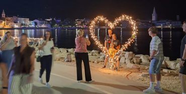 Srce na porečkoj Peškeri zasjalo u žutom svjetlu nade i podrške najmlađima koji se bore s malignim bolestima
