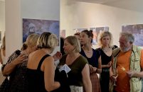 Izložba „Pogledi“ Andija Bančića okupila u porečkoj Maloj galeriji veliku zajednicu njegovih prijatelja i suradnika