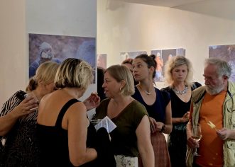 Izložba „Pogledi“ Andija Bančića okupila u porečkoj Maloj galeriji veliku zajednicu njegovih prijatelja i suradnika