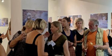 Izložba „Pogledi“ Andija Bančića okupila u porečkoj Maloj galeriji veliku zajednicu njegovih prijatelja i suradnika