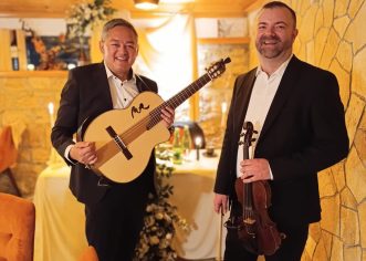 Svjetlost svijeća i zvuci žičanih instrumenata: Candlelight koncert ove subote na lovrečkoj kuli Funtanela