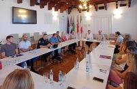 U porečkim školama  gotovo 2000 učenika: održan sastanak predstavnika škola, policije i gradske uprave  povodom početka školske godine