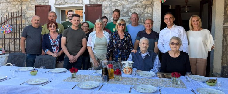 svi na okupu