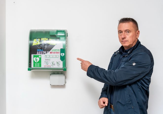 Na ulazu u sportsku dvoranu u Kaštelir-Labincima postavljen defibrilator