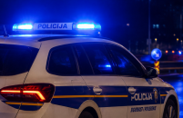 Višestruki prometni prekršitelj automobilom nasrnuo na policajca